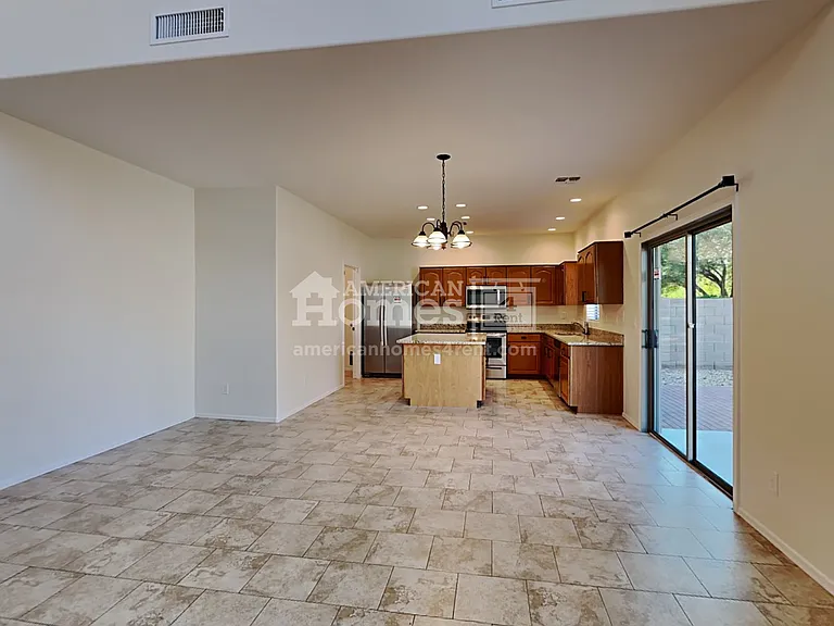 17238 W Maui Ln — Photo 5