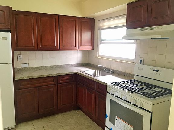 5th image of 10213 213th St #2