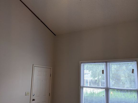 4th image of 1002 Hartwell Dr APT 1