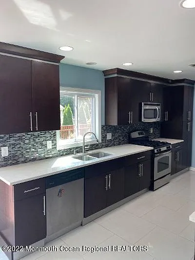 5 bed, 2.5 bath, 2706 sqft, $3,500 — Photo 4