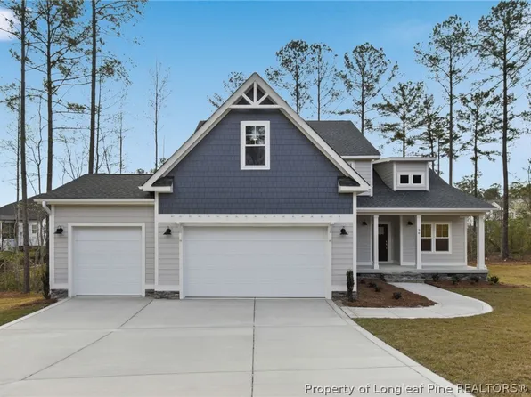 96 Graduate Ct, Spring Lake, NC 28390