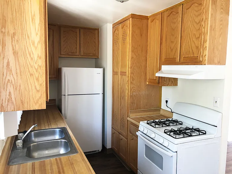 1733 W 58th St — Photo 3