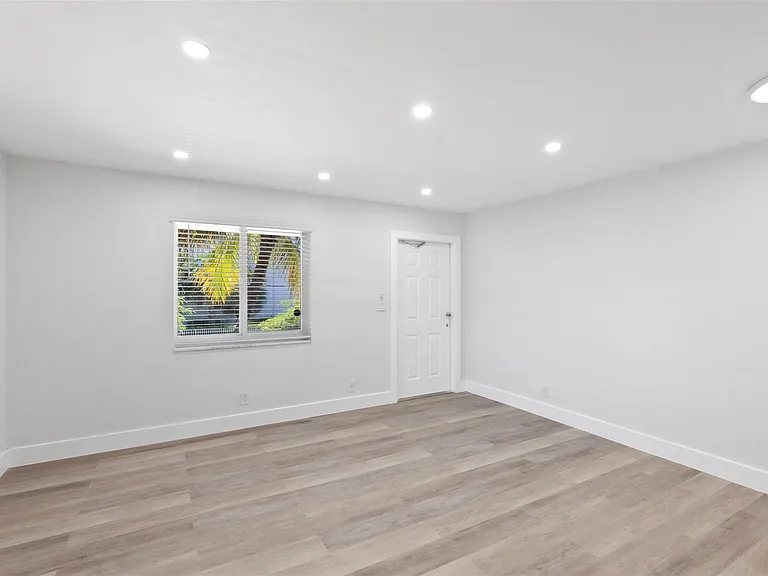 1101 NE 18th Ave #1 — Photo 11