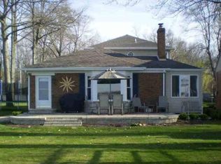 3252 Ponemah Dr, Fenton, MI 48430