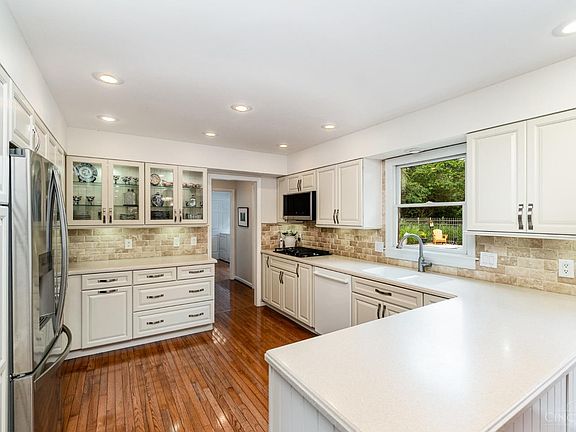 3rd image of 10486 Shadyside Ln