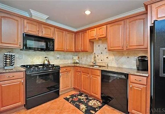 4th image of 151 Montgomery St