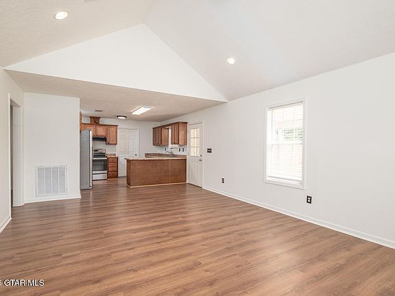 5th image of 2483 Dale Rd