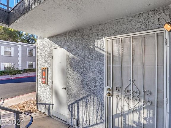 3rd image of 3823 S Maryland Pkwy Unit L3