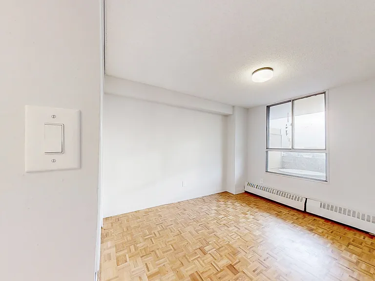 5000 Jane St — Photo 19