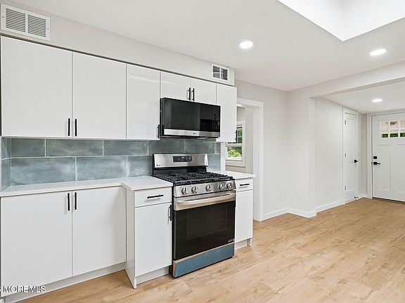 4th image of 23 Mathiasen Place #23