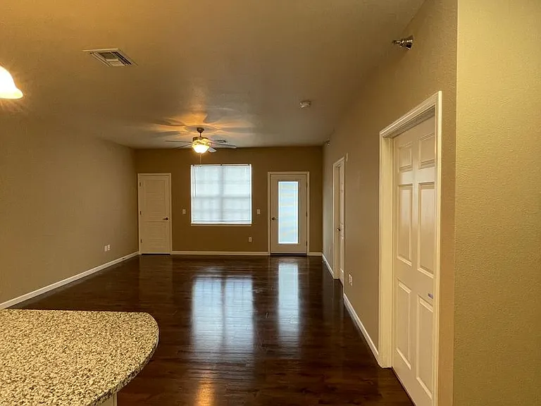 Grasslands Apartments — Photo 43