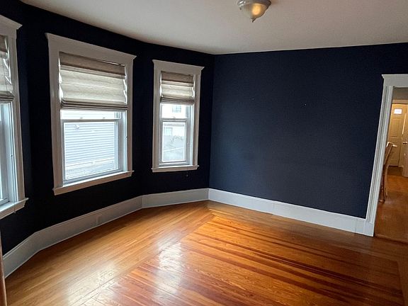2nd image of 49 Wellington Rd