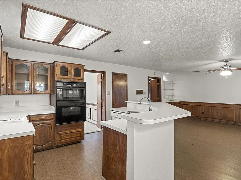 1423 Holveck Dr — Photo 9