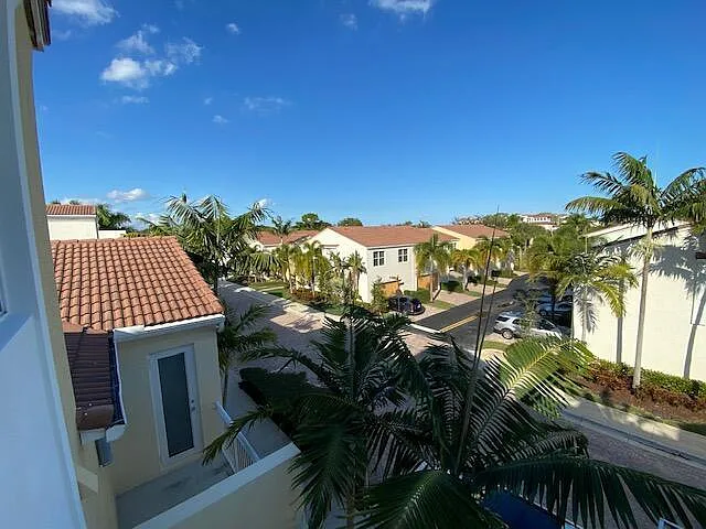4930 NW 15th Ave — Photo 35