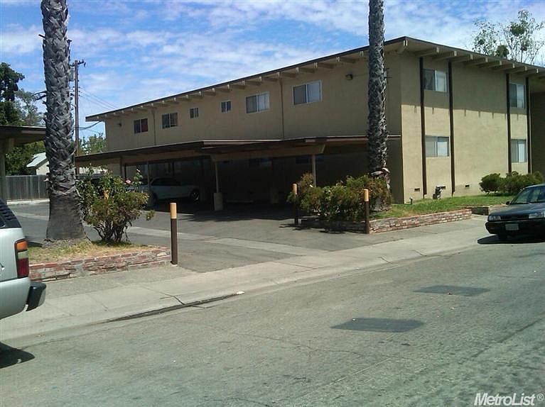 2nd image of 515 Lampasas Ave