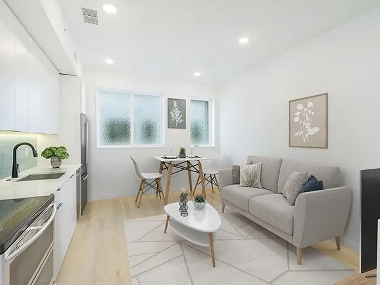 2720 N Hope St — Photo 2