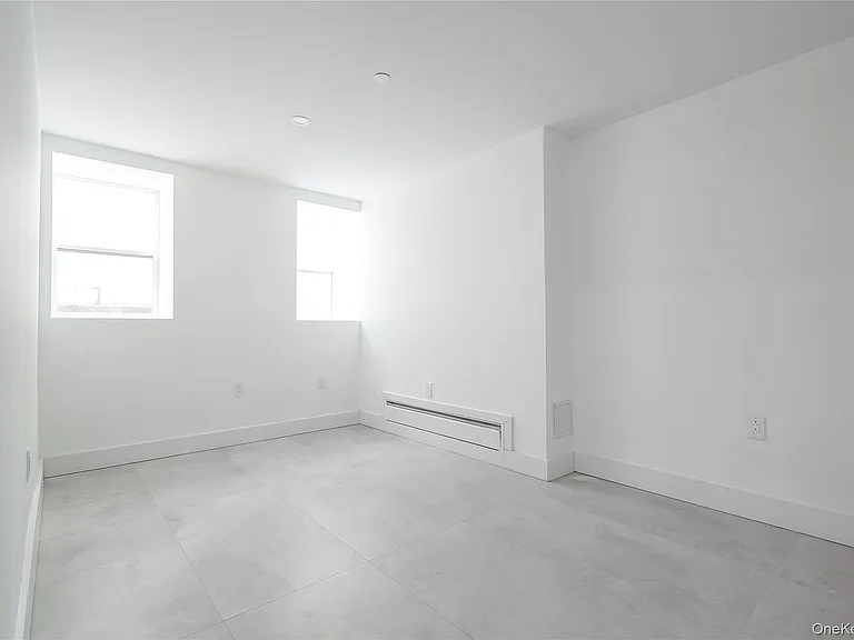 315 West Broadway — Photo 25