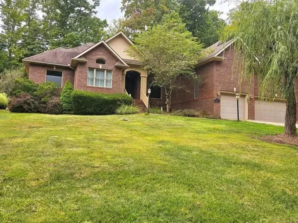 111 Barnstaple Dr, Daniels, WV 25832