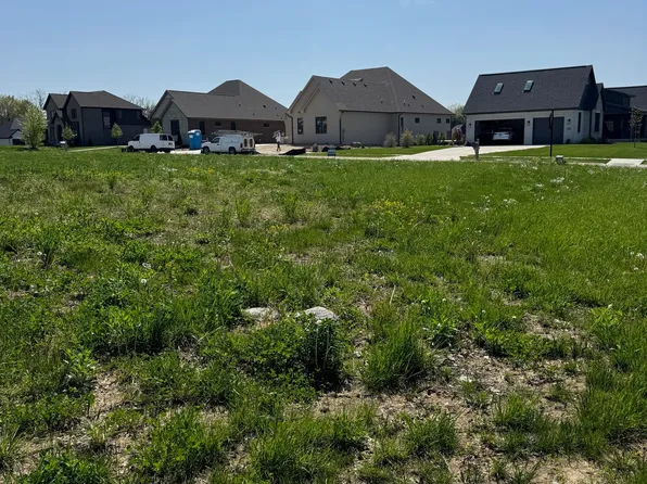 5605 Skylark Dr, Greenwood, IN 46143