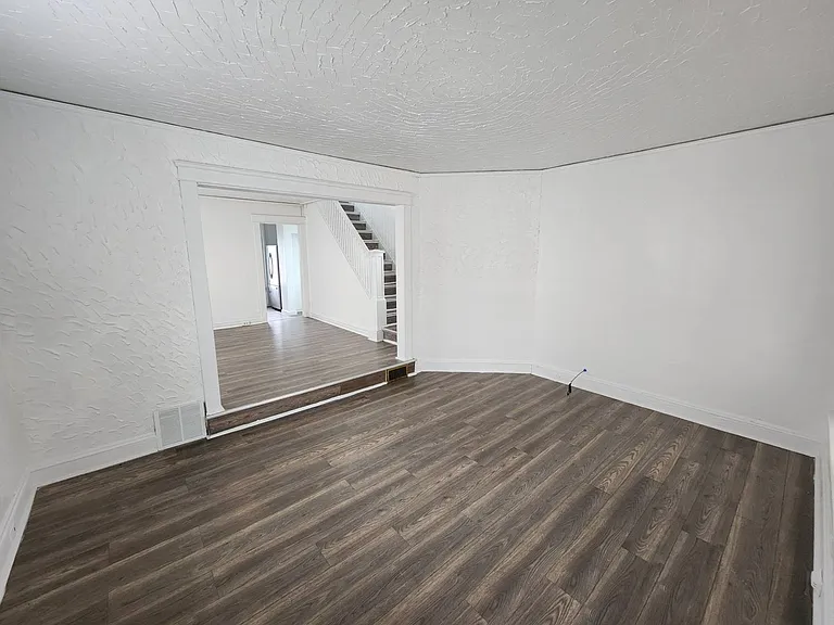 13900 Potomac Ave — Photo 8