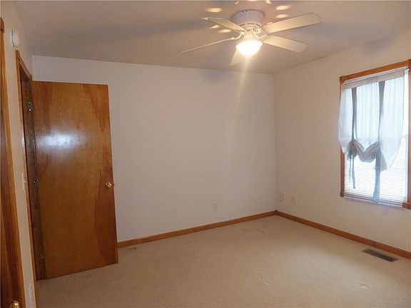 5th image of 602 E North St
