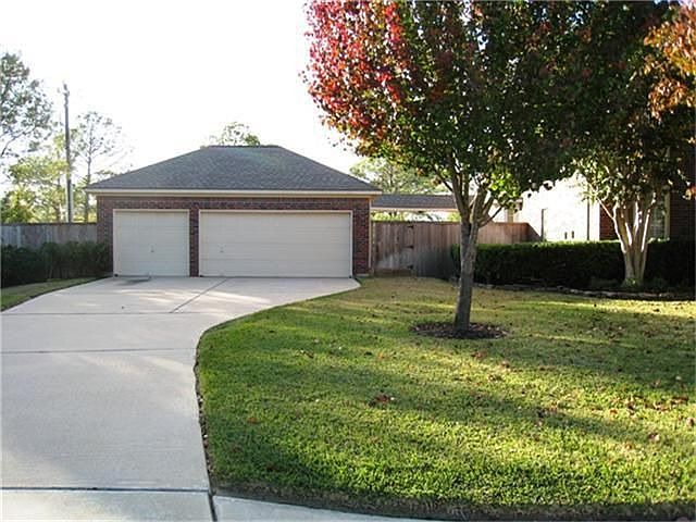 2nd image of 835 Pinewood Ln