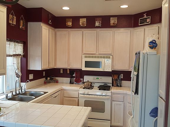 4th image of 3585 Acacia St