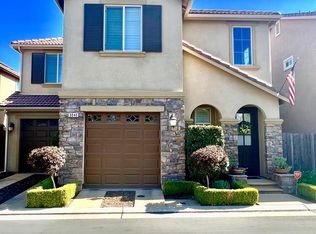 3040 Glacier Ln, Clovis, CA 93619