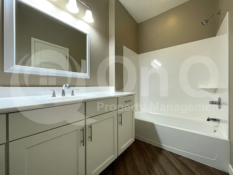 1264 E Curry Rd — Photo 21