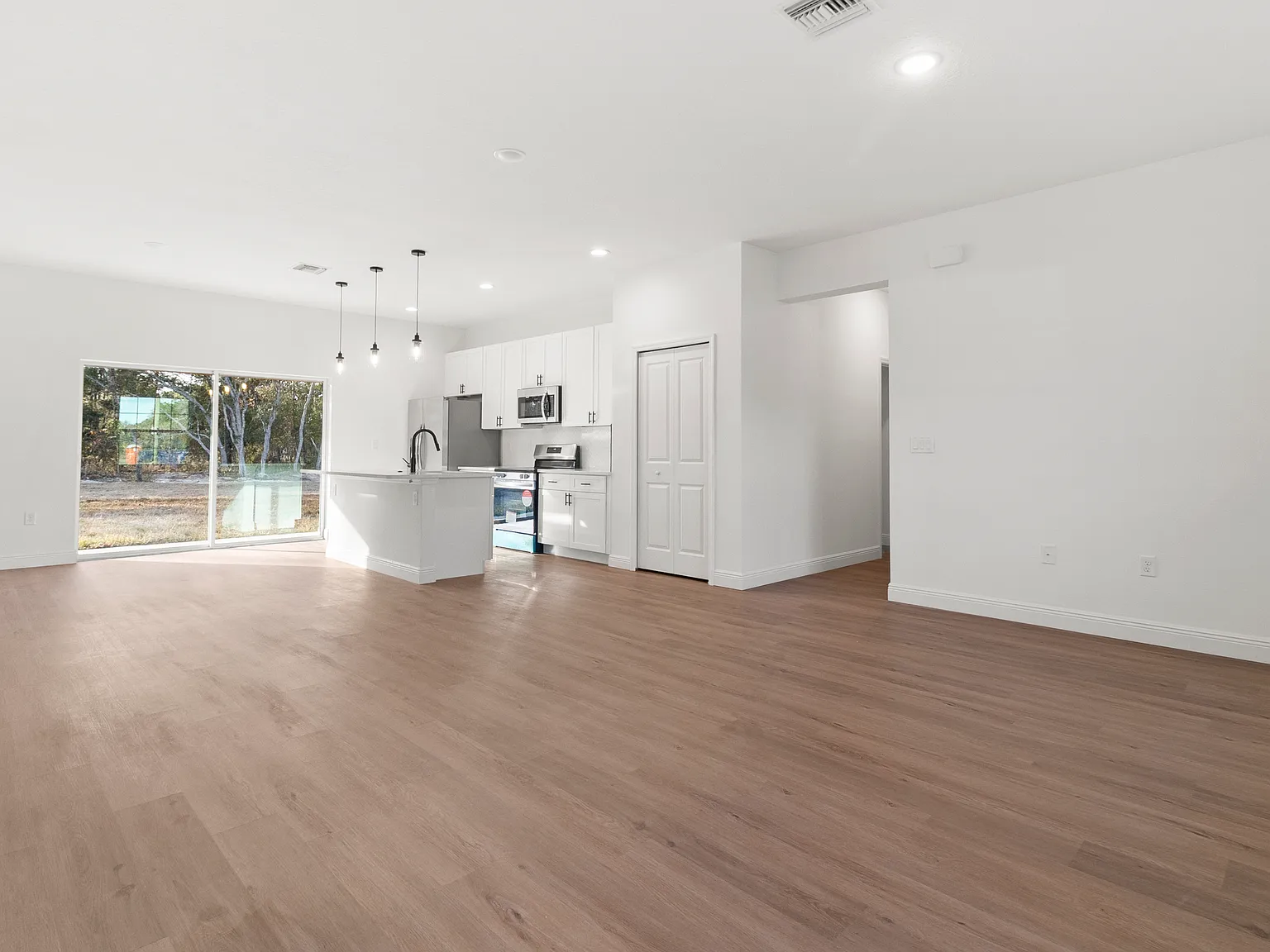 4 bed, 1580 sqft, $1,850 — Photo 4