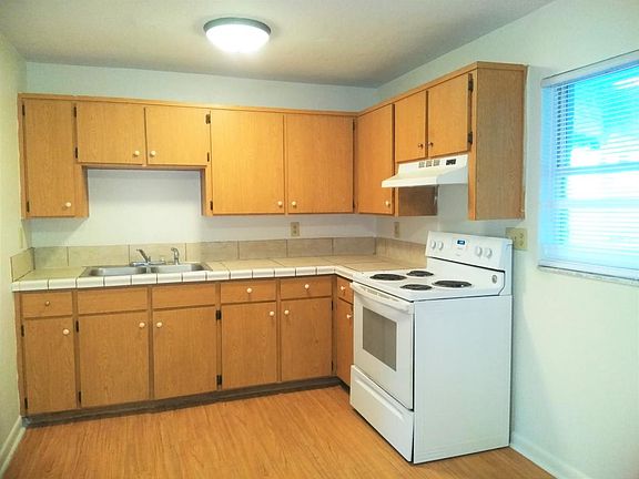 4th image of 1703 Norman Dr