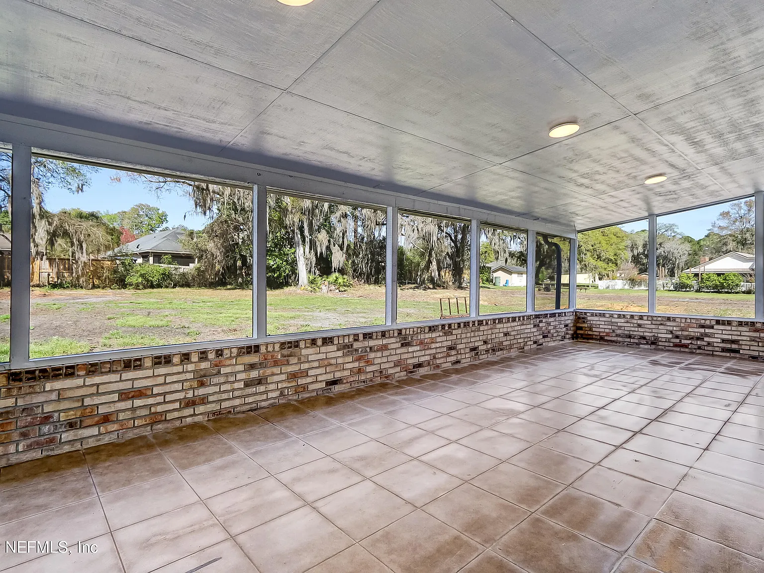 3 bed, 2.0 bath, 1088 sqft, $2,300 — Photo 1