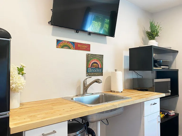 2515 E Ryan Dr #STUDIO — Photo 11