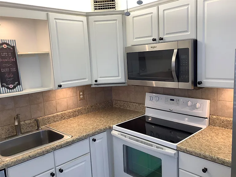 70 Normandy Ln #B — Photo 3
