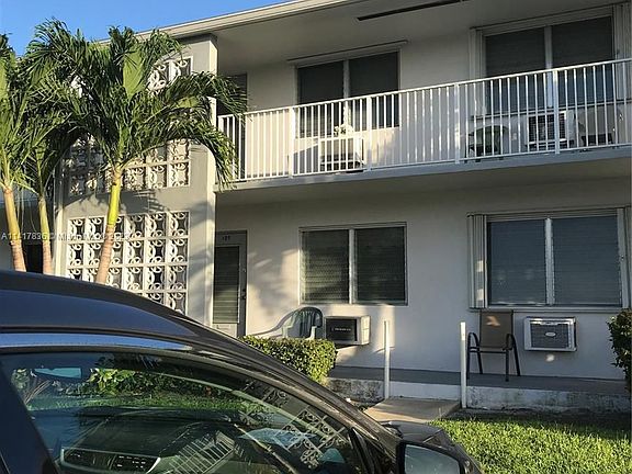 2nd image of 1920 NE 51st Ct APT 207