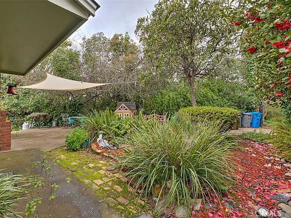 5th image of 1044 Mount Ida Rd