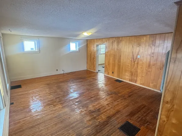 108 S Whitley St, Columbia City, IN 46725