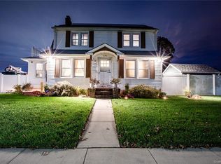 575 Carman Ave, Westbury, NY 11590