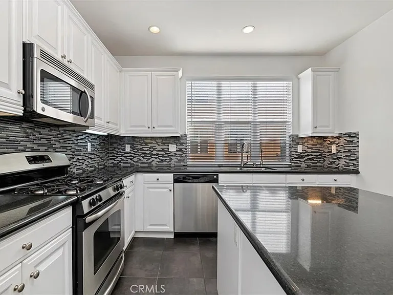 4433 Owens St — Photo 18