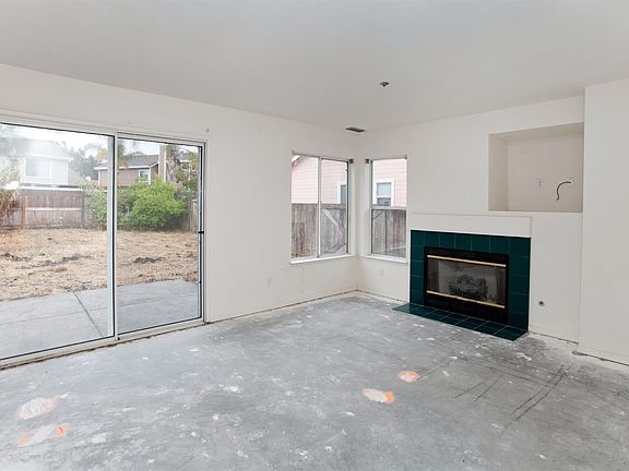 3rd image of 1050 Maria Dr
