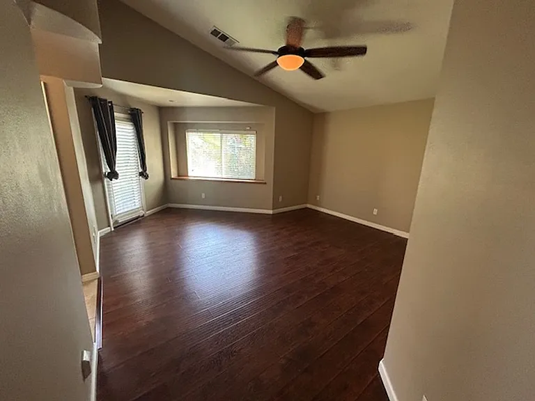 1896 N Matthew Ave — Photo 23