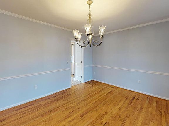 5th image of 12 Manda Ct