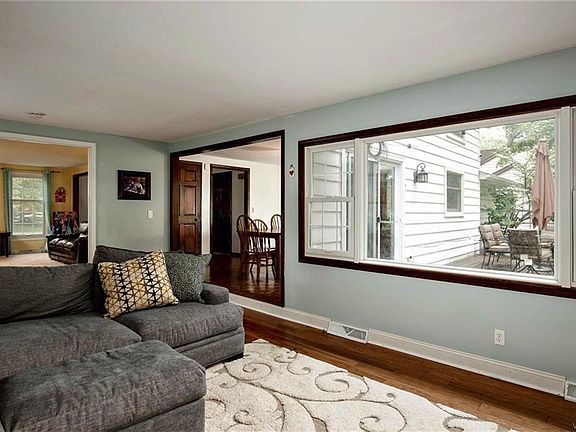5th image of 210 Glen Oak Dr