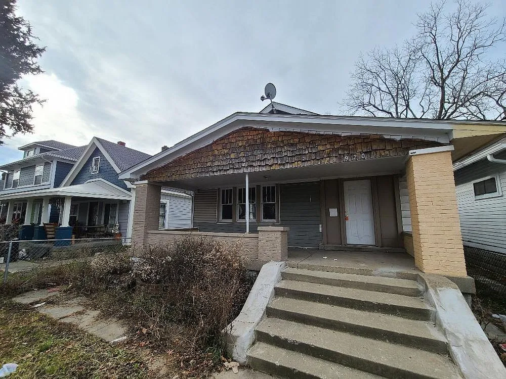 920 N Parker Ave photo 1
