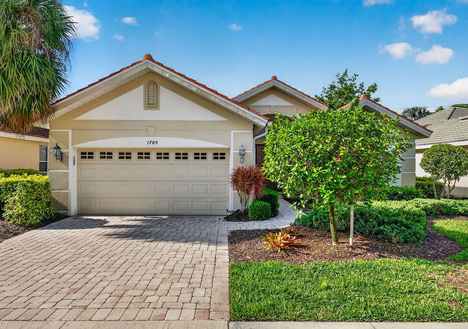 Calling All Golfers ** Beautiful Single Family Private Heated Pool Home In Stonebridge Country Cl... — Photo 2