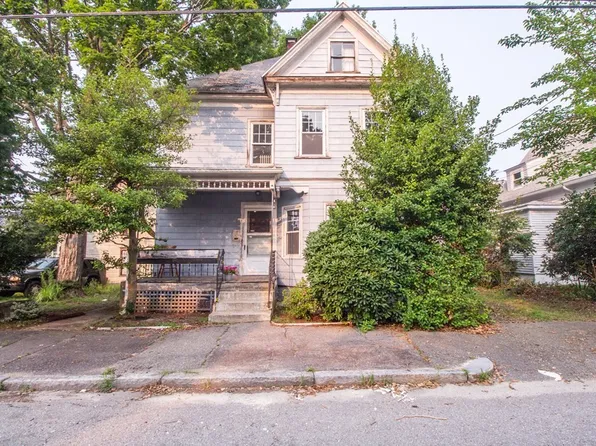 18 Wayne St, Worcester, MA 01603