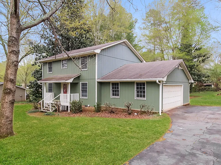 2617 Twin Oaks Dr SW — Photo 2