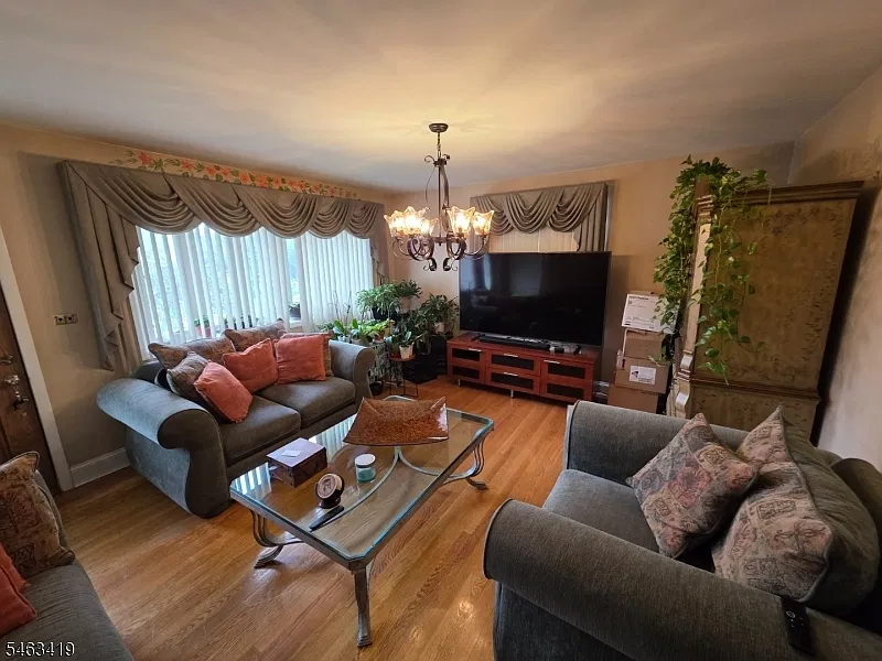 4 bed, 2.0 bath, 1464 sqft, $4,200 — Photo 3