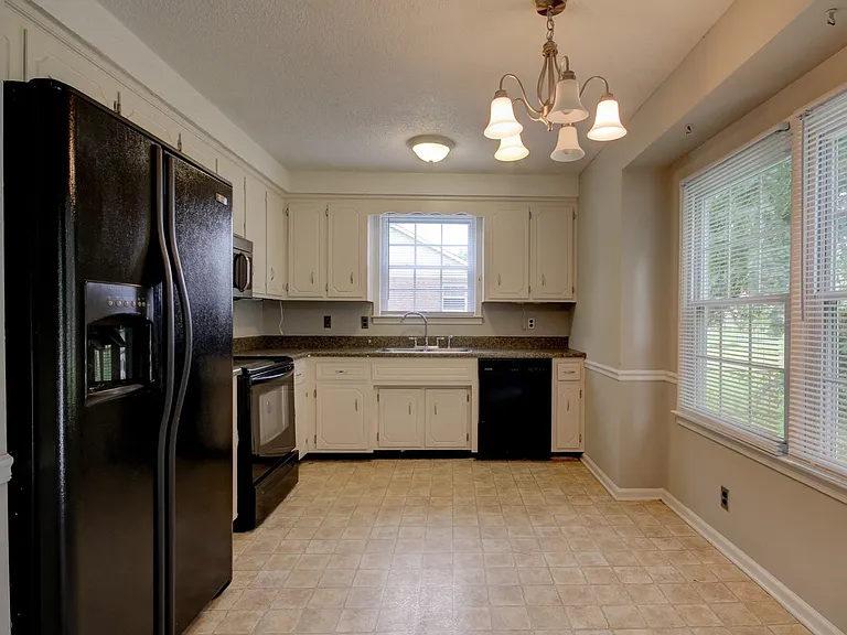 3407 Albert Dr — Photo 4