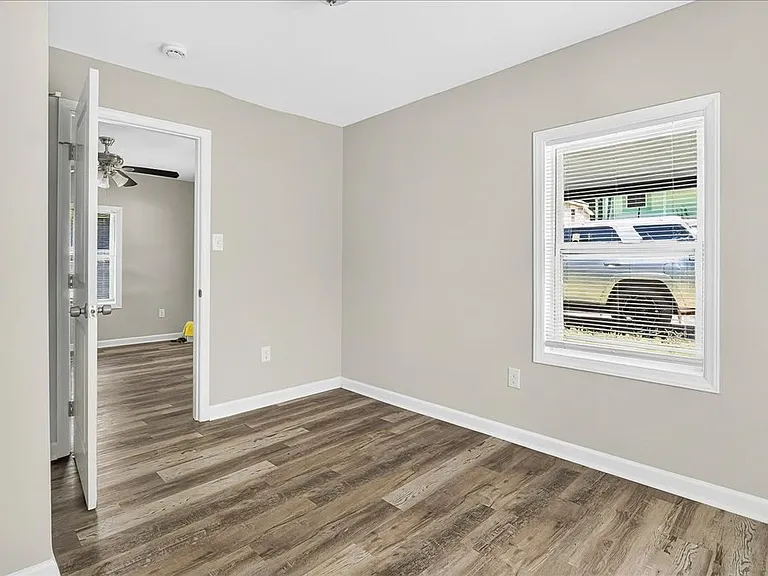403 Spring Ct — Photo 26